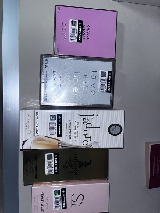 Vand 5 parfumuri  la pret de 4