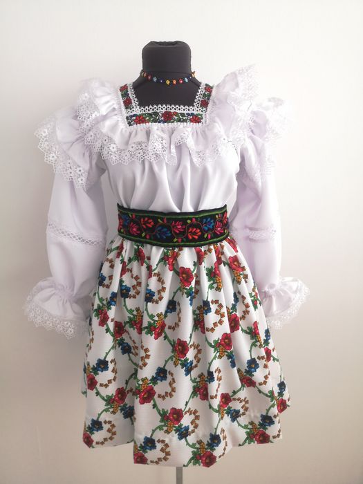 Costum tradițional de Maramureș pentru femei complet