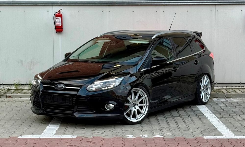 Ford Focus 3 / 1.6 TDCI / Navi / Jante R19