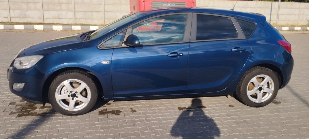 Vând ASTRA j benzina
