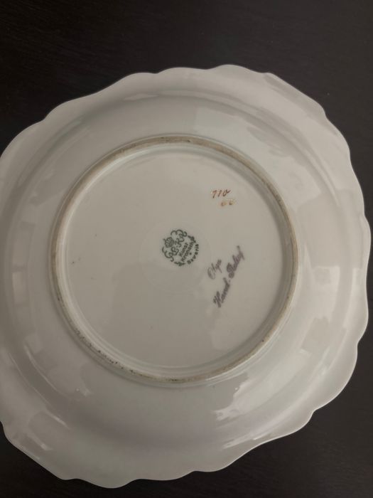 Прекрасен порцеланов експонат „Hand‑Relief Olga“ от Rosenthal Германия