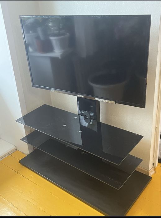 Продам тумбу под ТВ. Сост. Отл. Самовывоз район ДКМ.