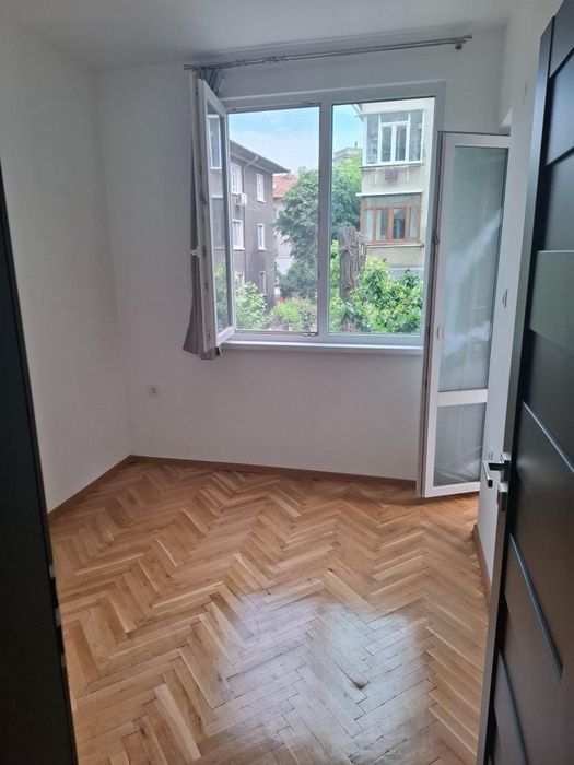 Дава се под наем Тристаен апартамент в София, Лозенец - 90 кв.м за 899 € - Снимка #2