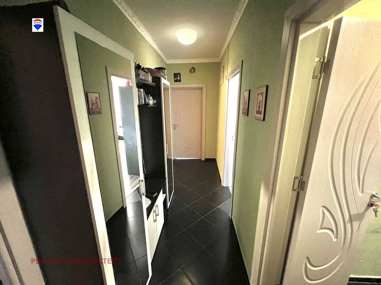 Продава се Четиристаен апартамент в Русе, Дружба 3 - 98 кв.м за 1173 €/кв.м - Снимка #2