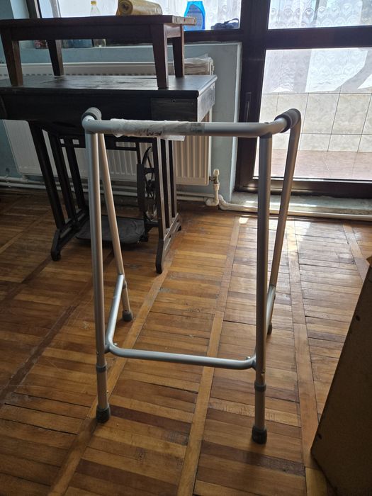 Cadru de mers batrani