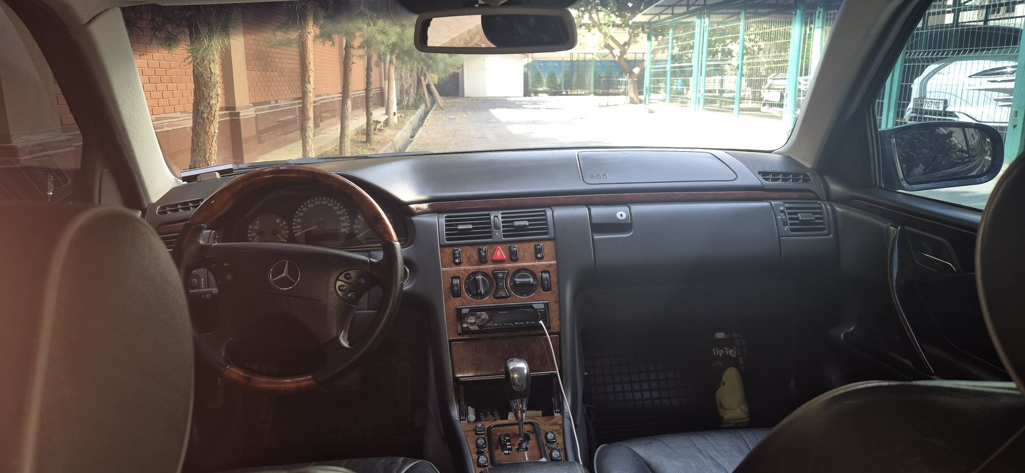 Mercedes-Benz w210