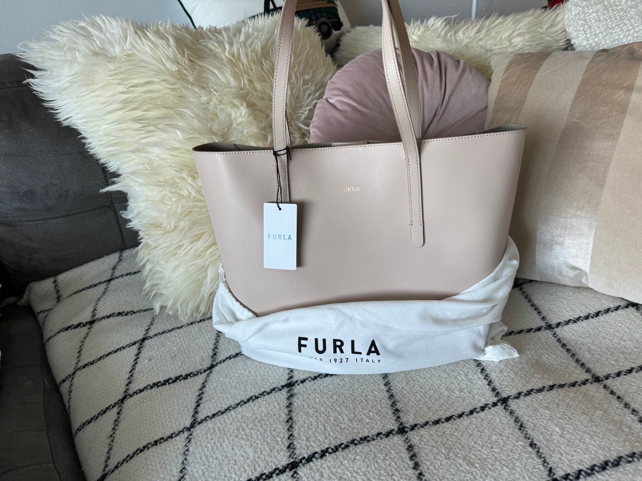 Чисто нова кожена дамска чанта Furla от естествена кожа
