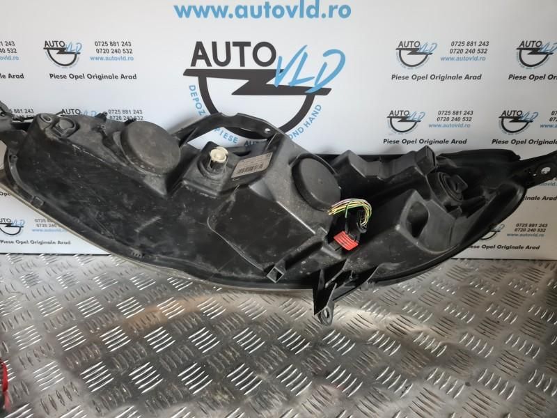 Far lupa cu halogen dreapta Peugeot 407