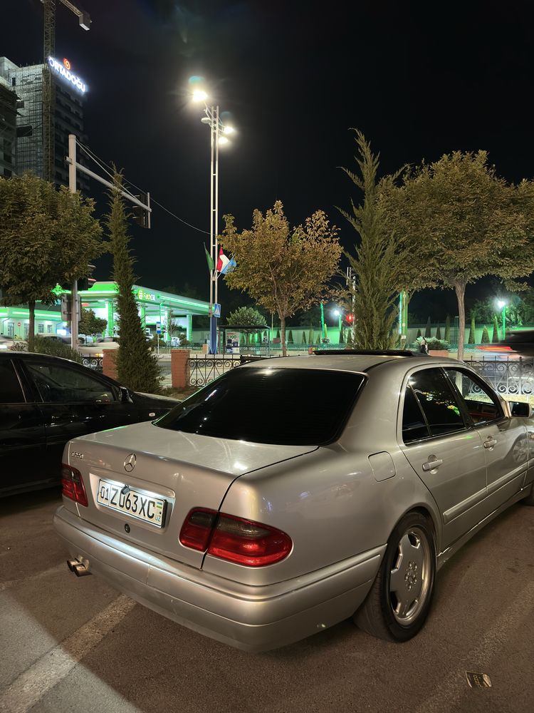 W210 Mercedes benz