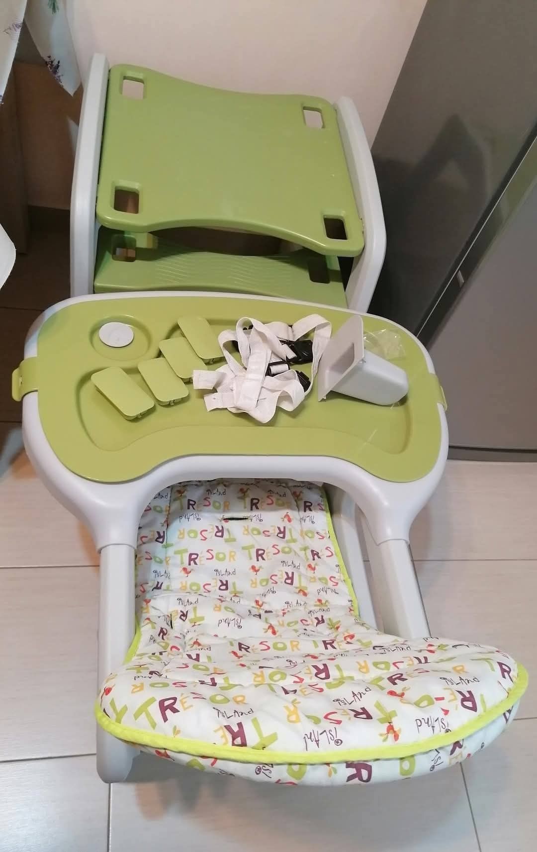 Scaun de masă 2 în 1, eat and play