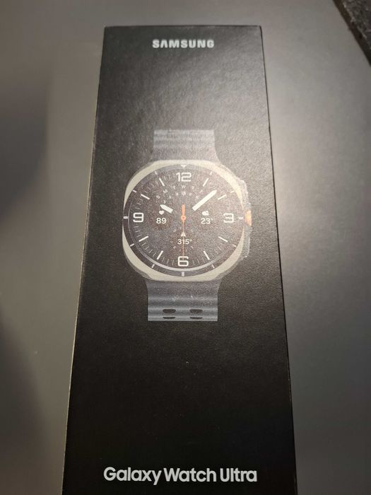 Смарт часовник чисто нов