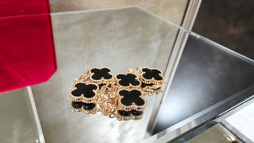 Van Cleef & Arpels VCA Rose Black Onyx Vintage Alhambra Дамска Гривна