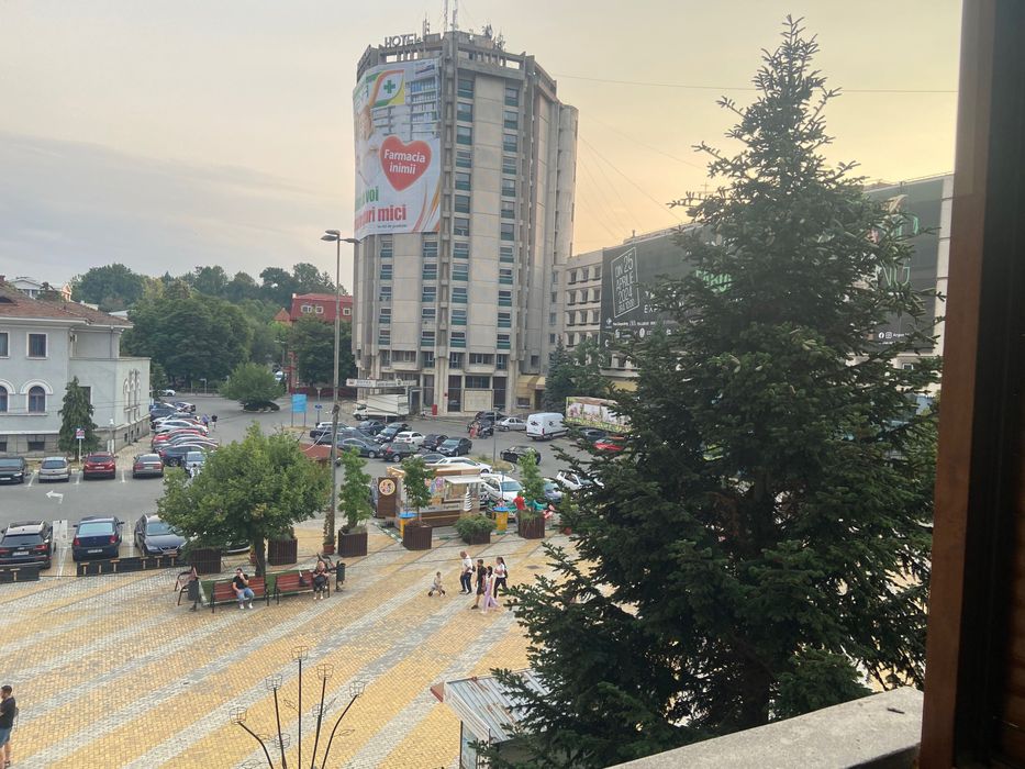 Ofer spre închiriere ap 2 camere ultracentral