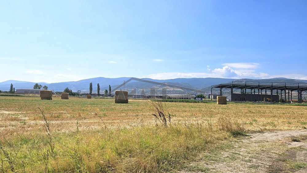 Атрактивен парцел с площ от 7902 кв.м. в кв. Беломорски