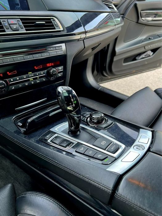 BMV 750 2009 г Бензин