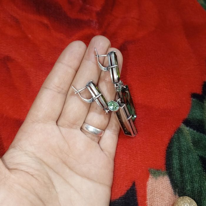 Kumush zrak kuk toshli