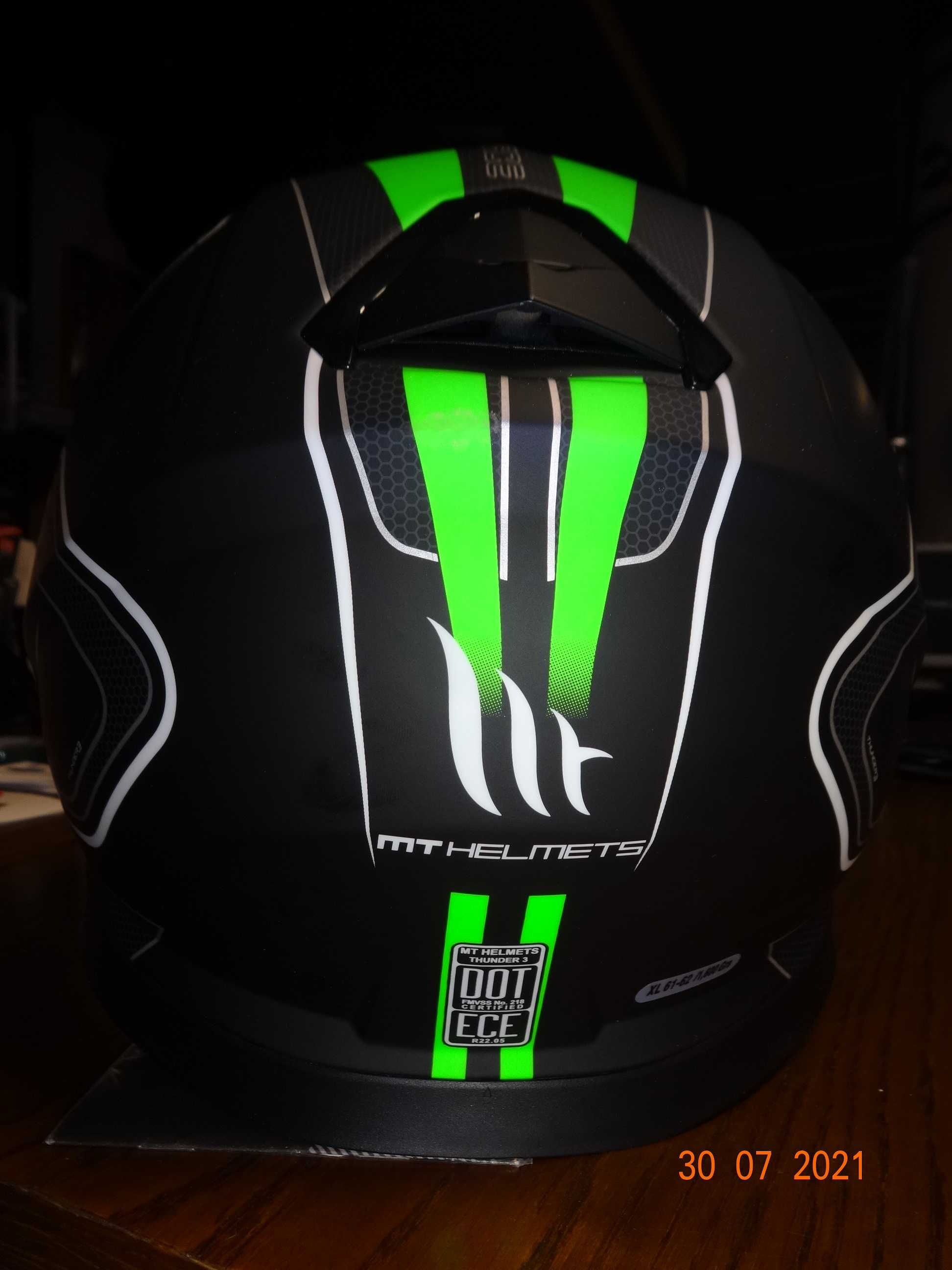 каска MT Helmets Thunder 3 SV пистова мото каска с тъмни очила