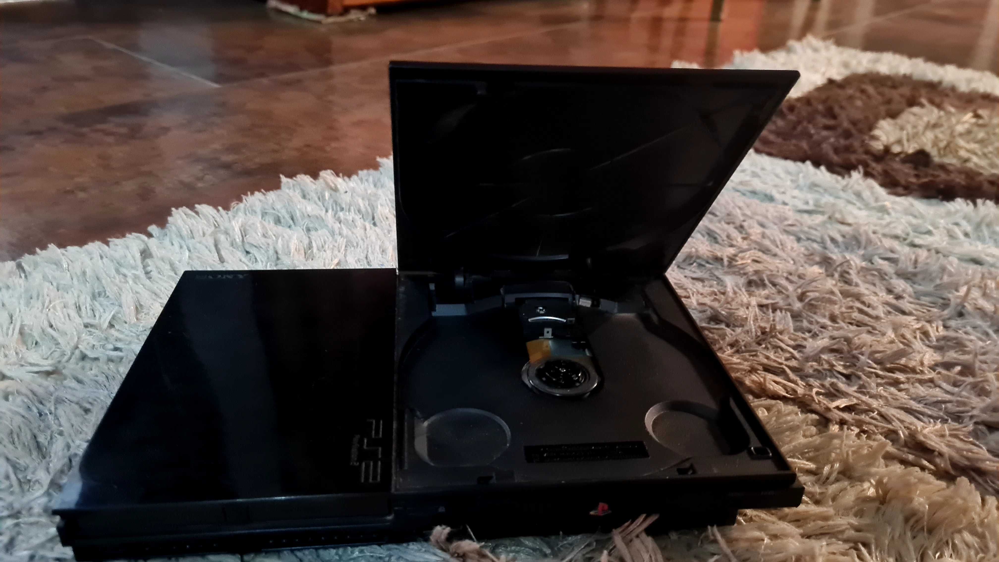 Playstation Slim  2 с два джойстика и игри към него и памет карта