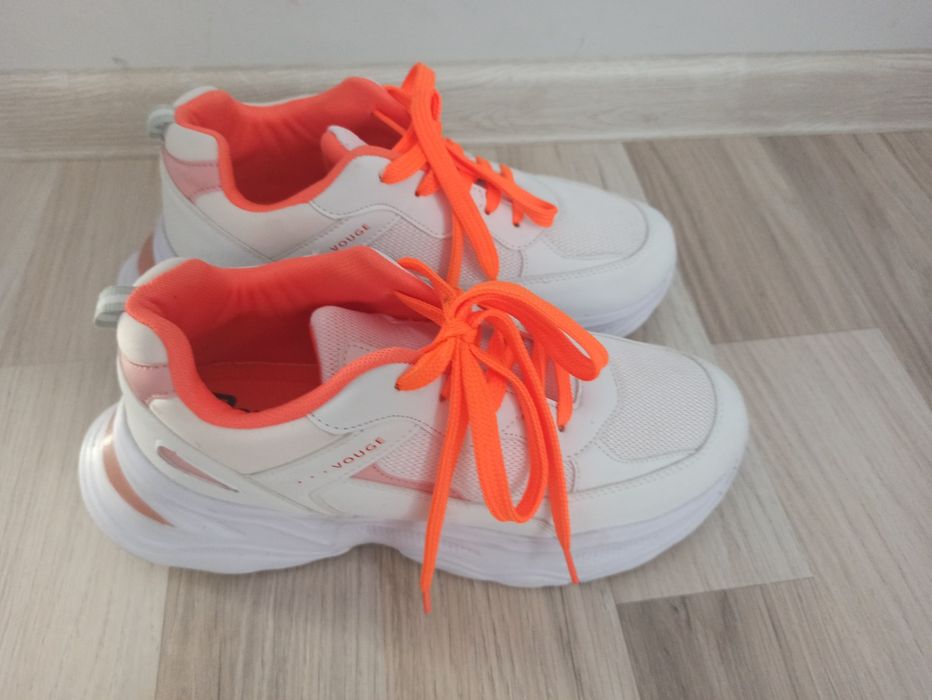 Дамски маратонки (Сникърси)