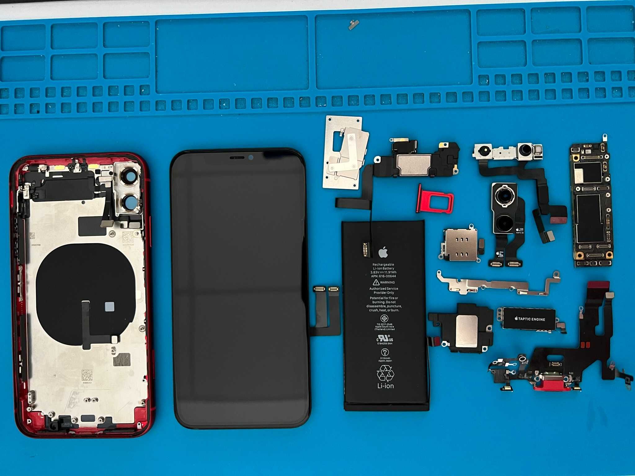 iPhone 11 на части