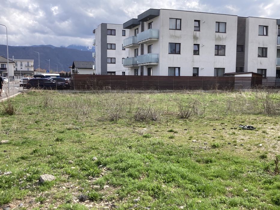Teren Ghimbav Lamaitei colt Lalelei. Lot teren Ghimbav 2 strazi