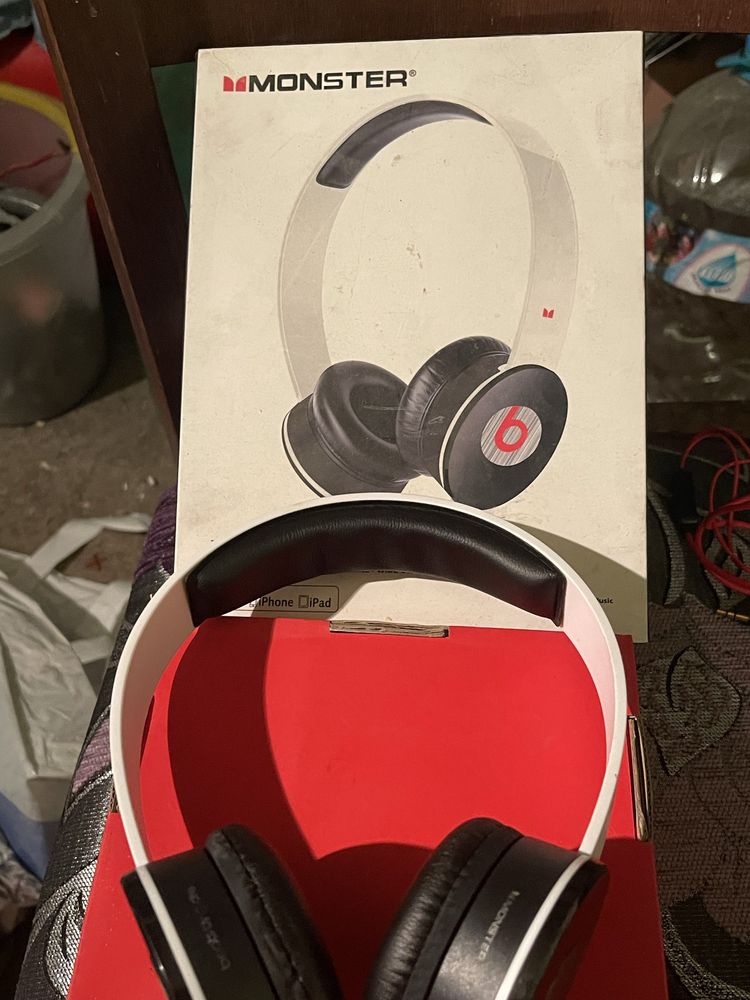beats by dre слушалки и поставка за тонколона