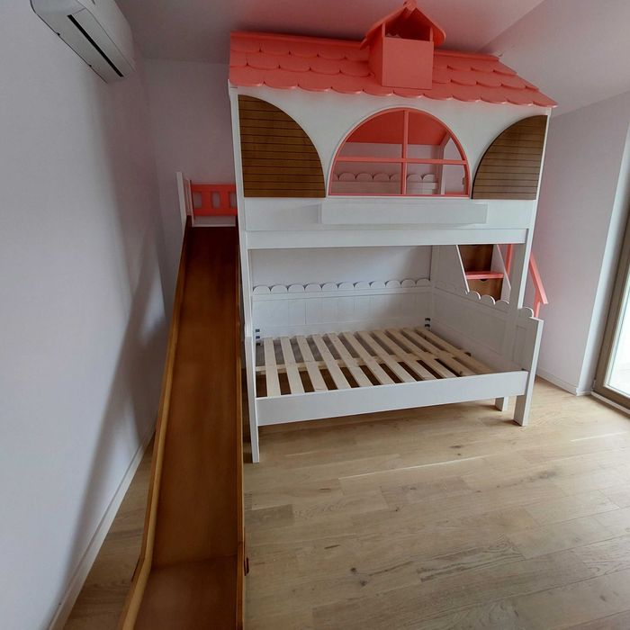 TRANSPORT GRATUIT.Pat tip casuta cu tobogan. Cod 2809