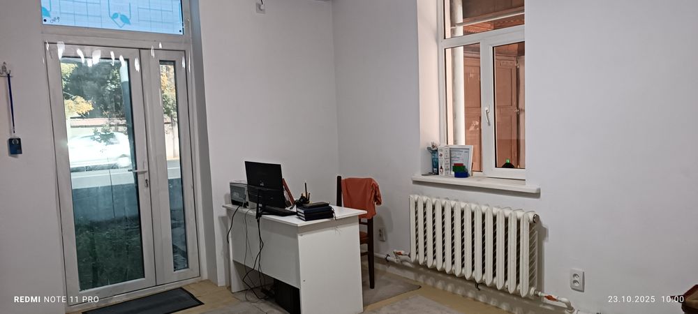 Сдаю Офис  у парка Фуркат 17м2..  с обстановкой