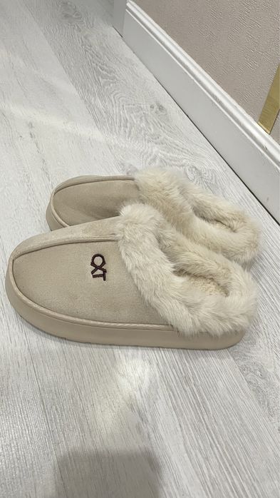 Продам угги-тапочки зимние