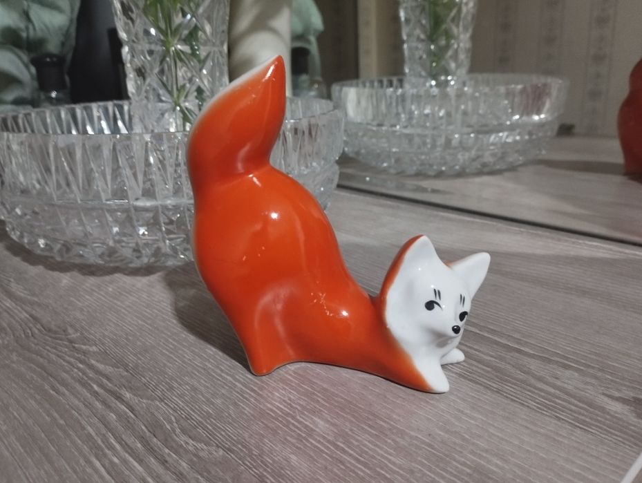 Фарфоровая статуэтка Лисенок