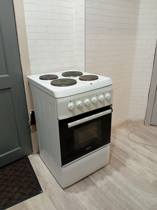 Продам Эл плиту в хорошем состоянии