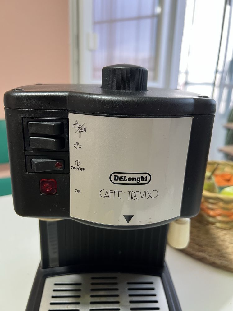 Продавам кафе машина Делонги