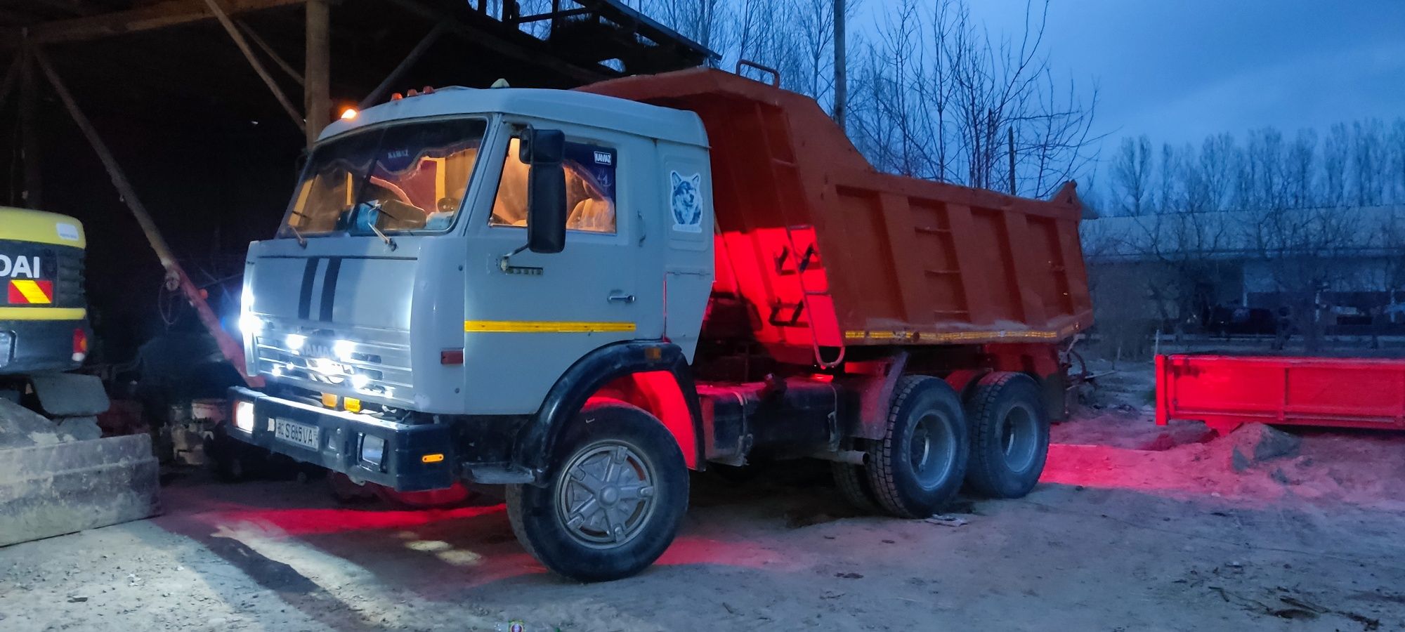 Kamaz samasval sotiladi holati yaxshi barter bor yengil mashinalarga