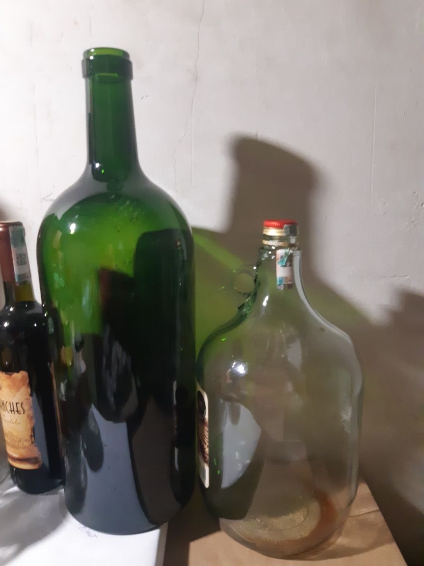 бутылки разные с пробками