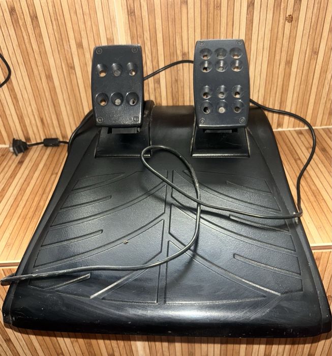 Volan Logitech Driving Force GT cu pedale si schimbator de viteze