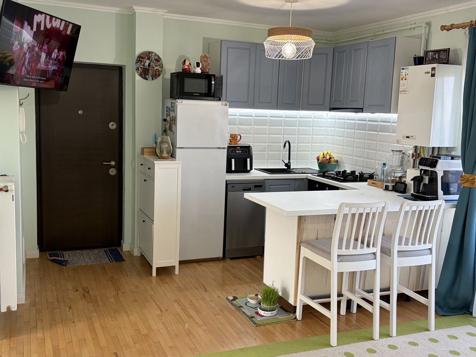 Apartament 2 camere, etaj 1/2,  44 mp, 2 balcoane, parcare CF