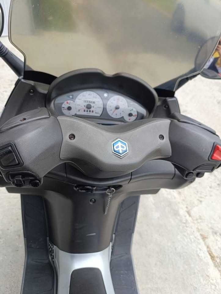 Piaggio 250cc макси скутер