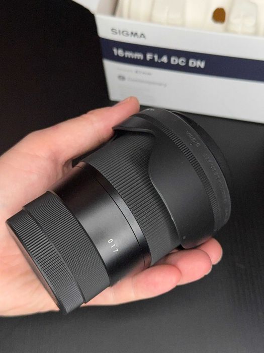 Sigma 16mm F1.4 DC DN | Contemporary за Sony E-Mount – Топ Състояние!
