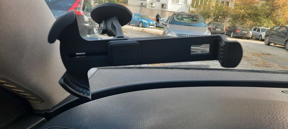 Държач/стойка/за телефон,таблет за автомобил!