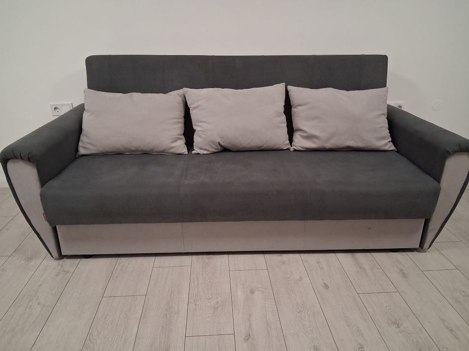 Canapea extensibila 3 locuri cu lada/gri deschis.Dimensiunile totale