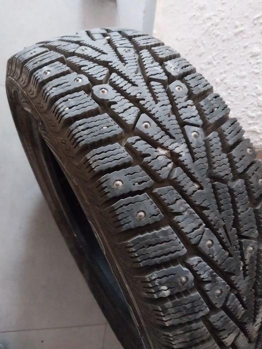 Продам 4 шины зимние