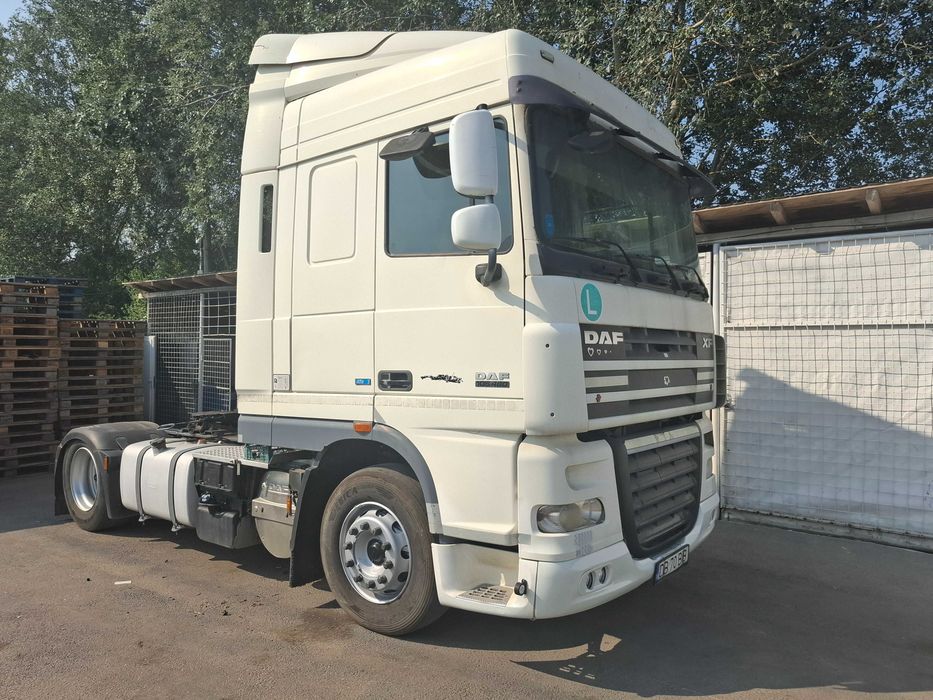 Camion DAF XF 105.480 cu remorca vario Schmitz cu sasiu zincat