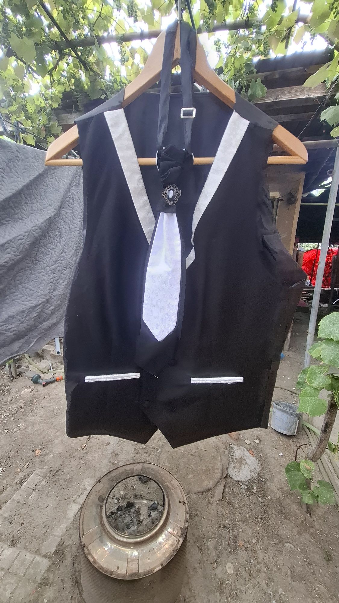 Costum de bărbați cu vesta,pantlon și lavaliera !!!