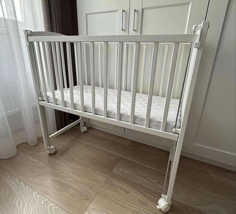 Pătuț MINI 40*90 cm cu roti si laterala culisanta
