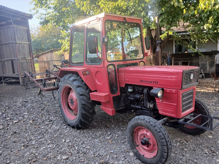 Tractor  u445  in stare foarte buna