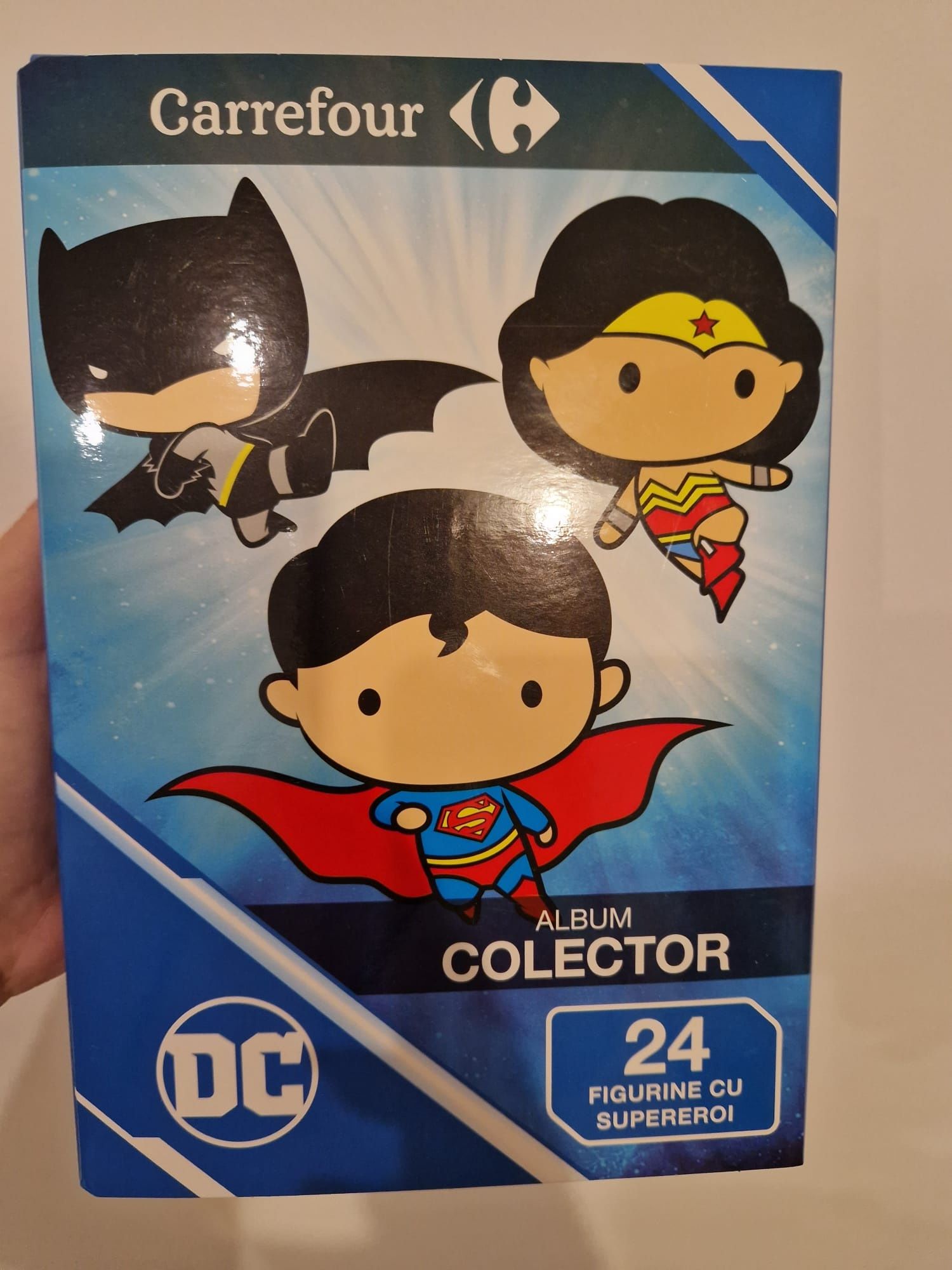 Album complet 24 figurine cu supereroi eroii DC carrefour jucarii