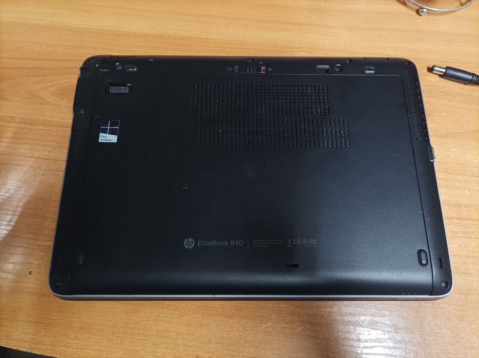 Лаптоп Hp 840 g2,i7, 8Gb ram, ssd 256Gb,windows 11,touchscreen display