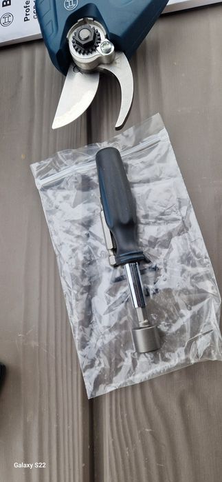 Bosch foarfeca de tăiat crengi pe acumulator