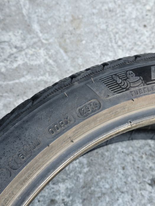2 Броя 225/40/19 Michelin 1x6,5mm 1x6mm