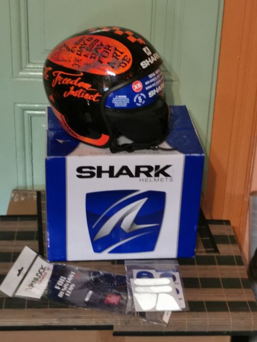 Vând casca moto Shark carbon
